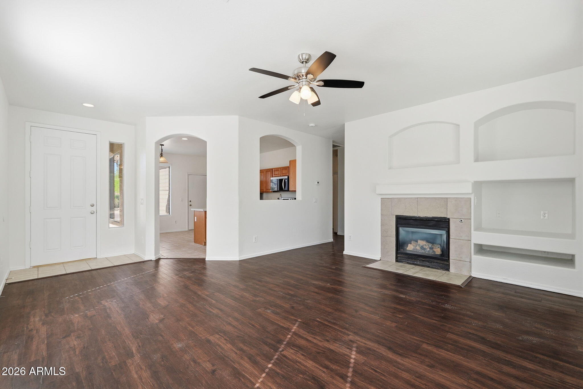 12725 West Cheery Lynn Road Avondale, AZ 85392 - Photo 2 of 30 004_ListerPros