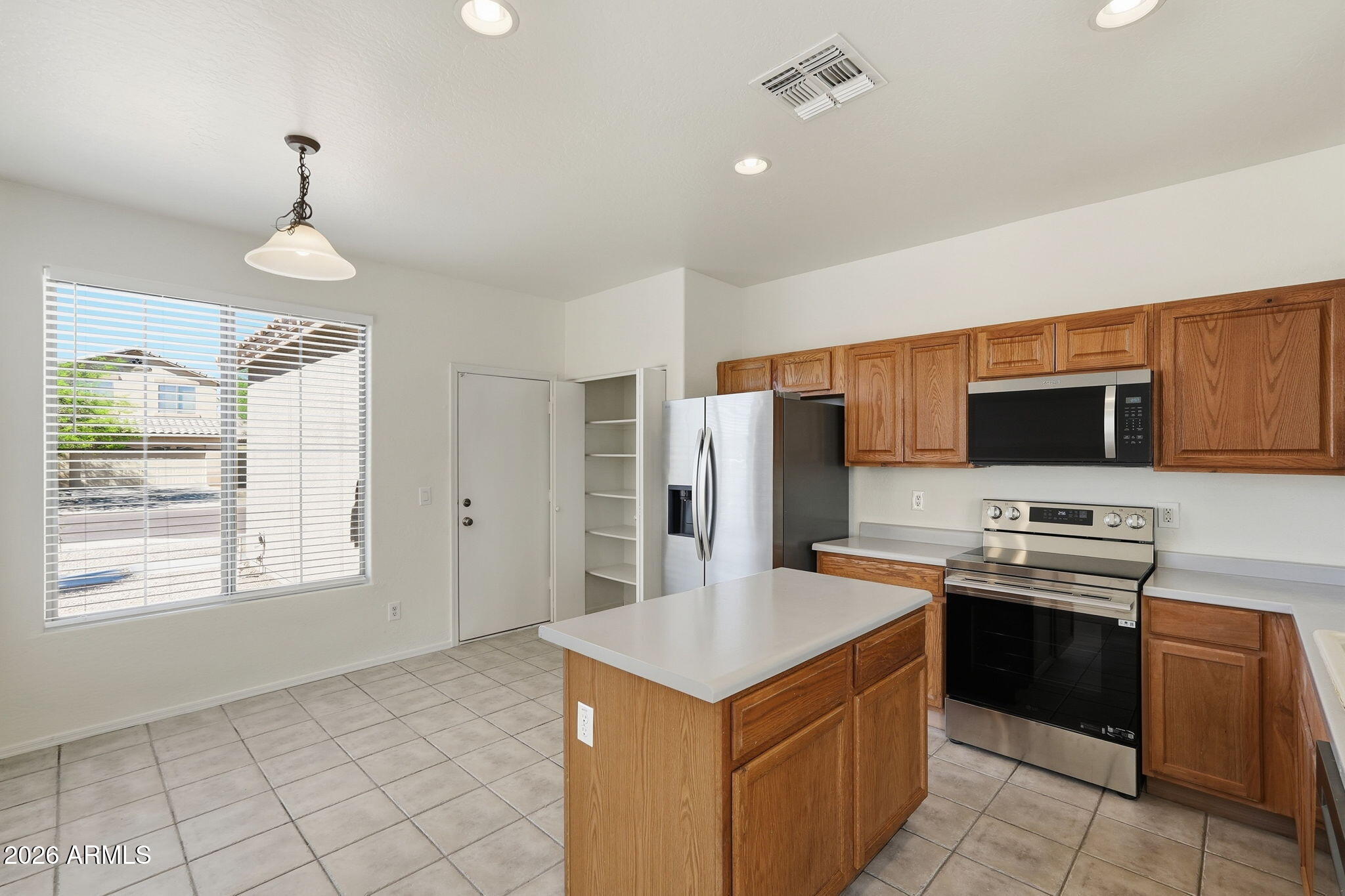 12725 West Cheery Lynn Road Avondale, AZ 85392 - Photo 6 of 30 008_ListerPros