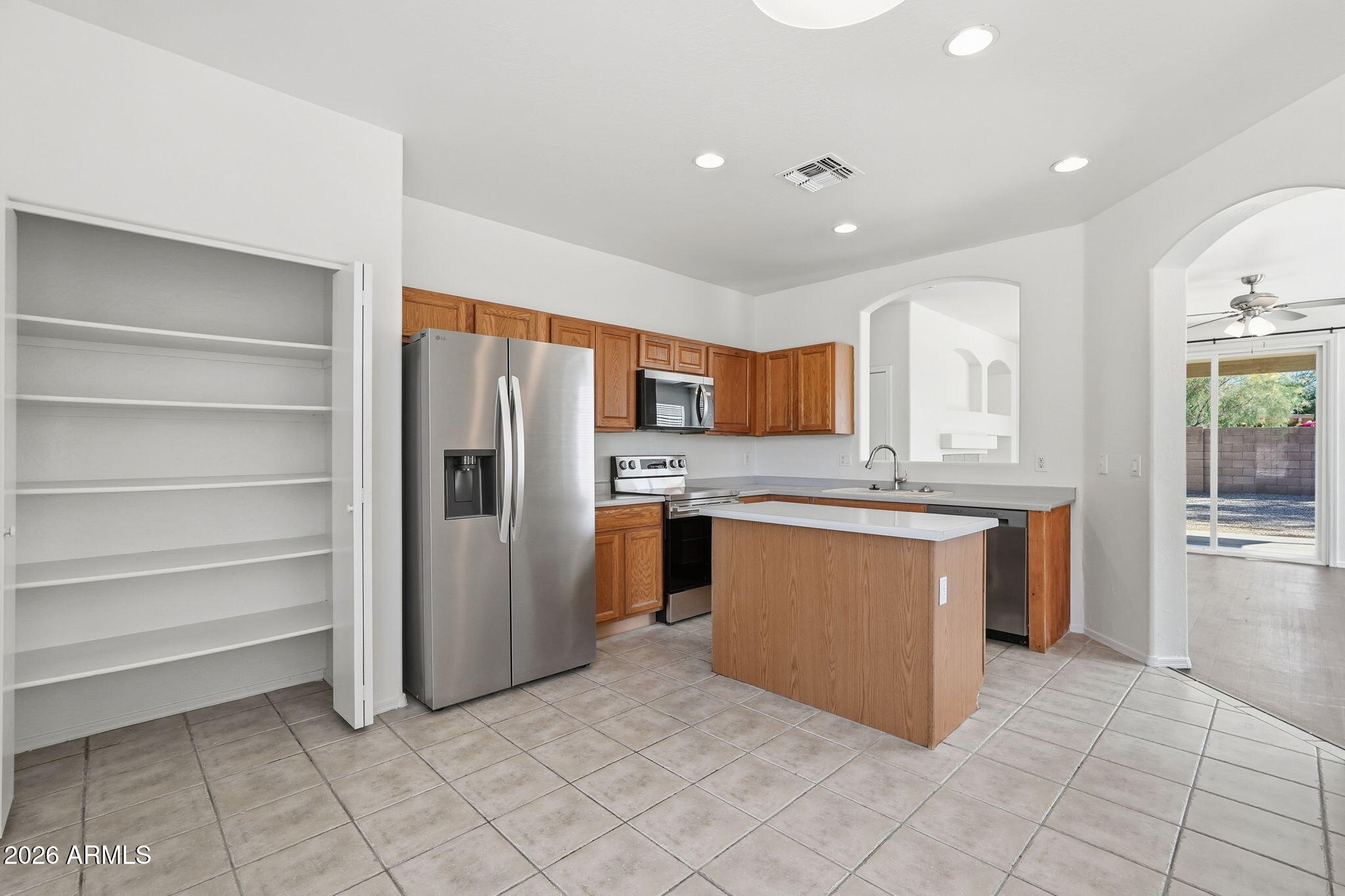 12725 West Cheery Lynn Road Avondale, AZ 85392 - Photo 9 of 30 011_ListerPros