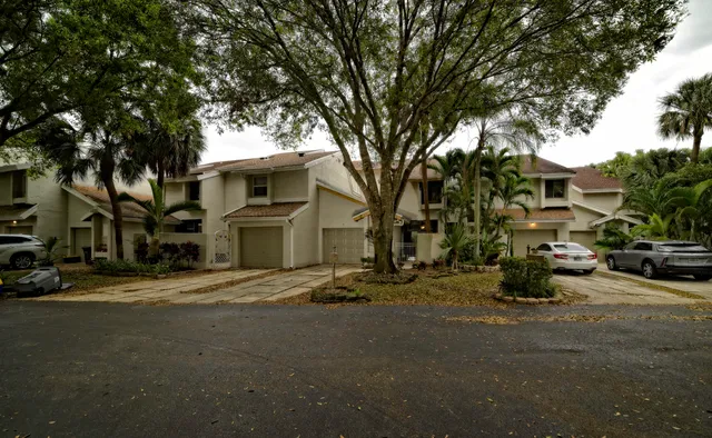 $3,490 | 6595 Parkview Drive, Unit F, Boca Raton, FL 33433