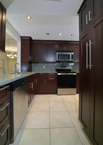 $3,490 | 6595 Parkview Drive, Unit F, Boca Raton, FL 33433