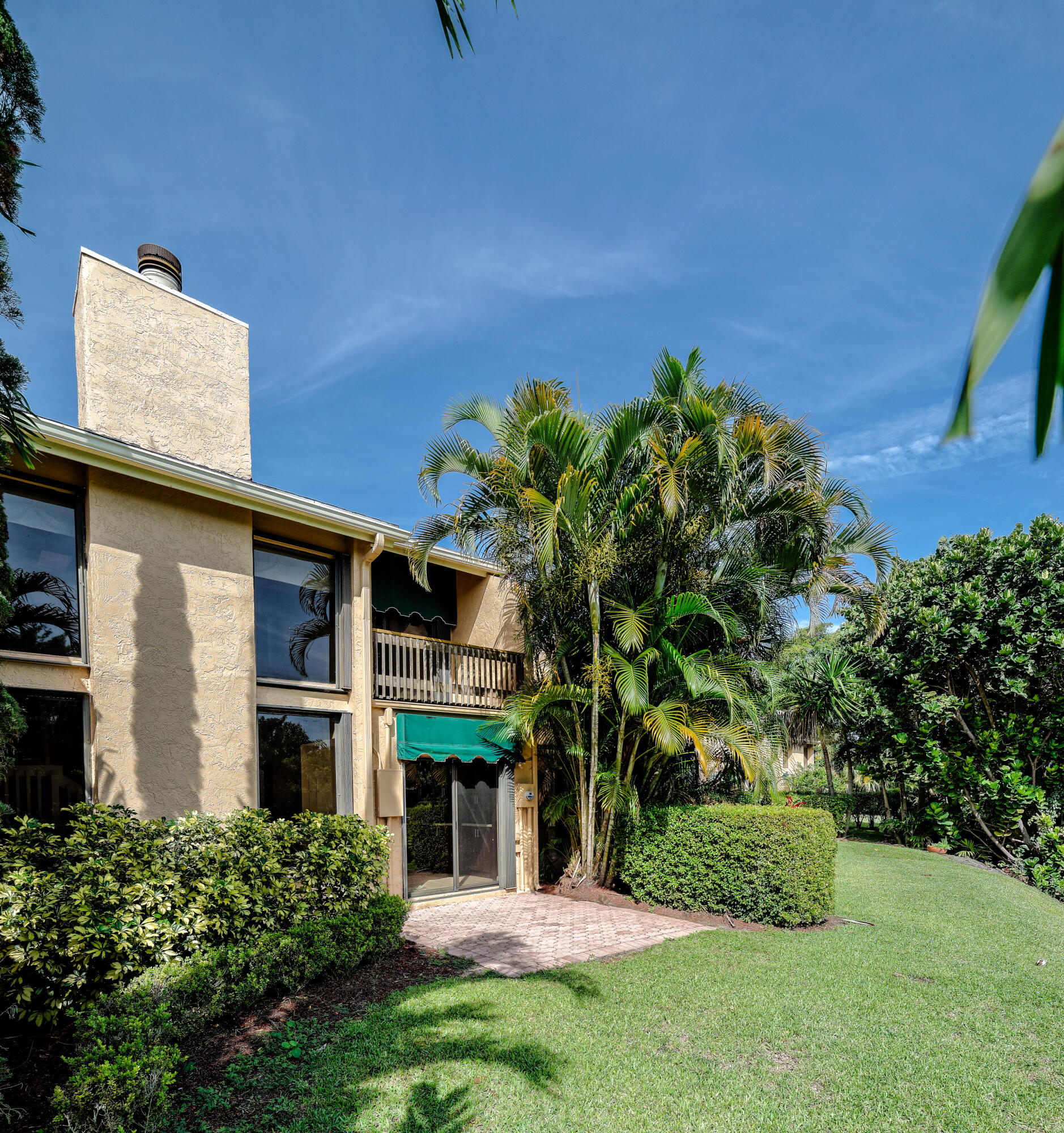 6595 Parkview Drive, Unit F Boca Raton, FL 33433 - Photo 24 of 28 ext vert side RTW_5468_DxO