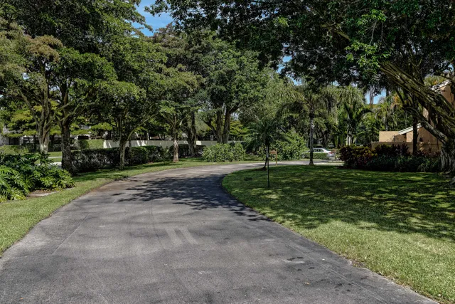 $3,490 | 6595 Parkview Drive, Unit F, Boca Raton, FL 33433