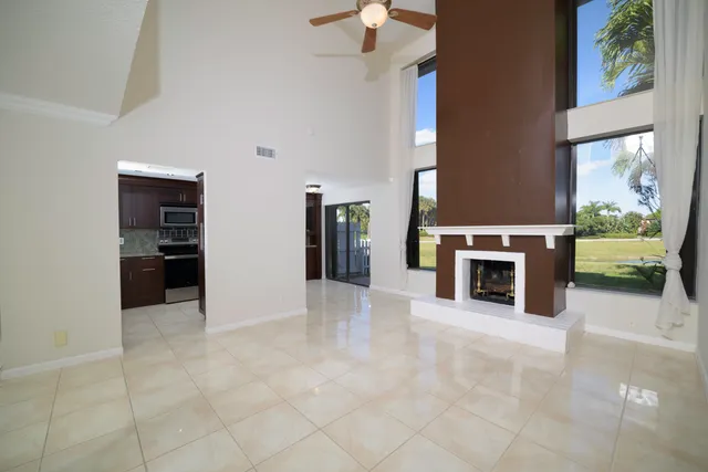 $3,490 | 6595 Parkview Drive, Unit F, Boca Raton, FL 33433