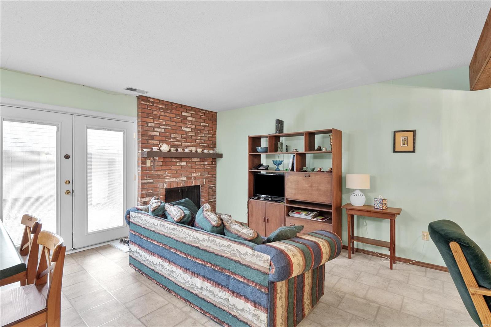 1337 Hampton Road St. Charles, MO 63303 - Photo 2 of 34