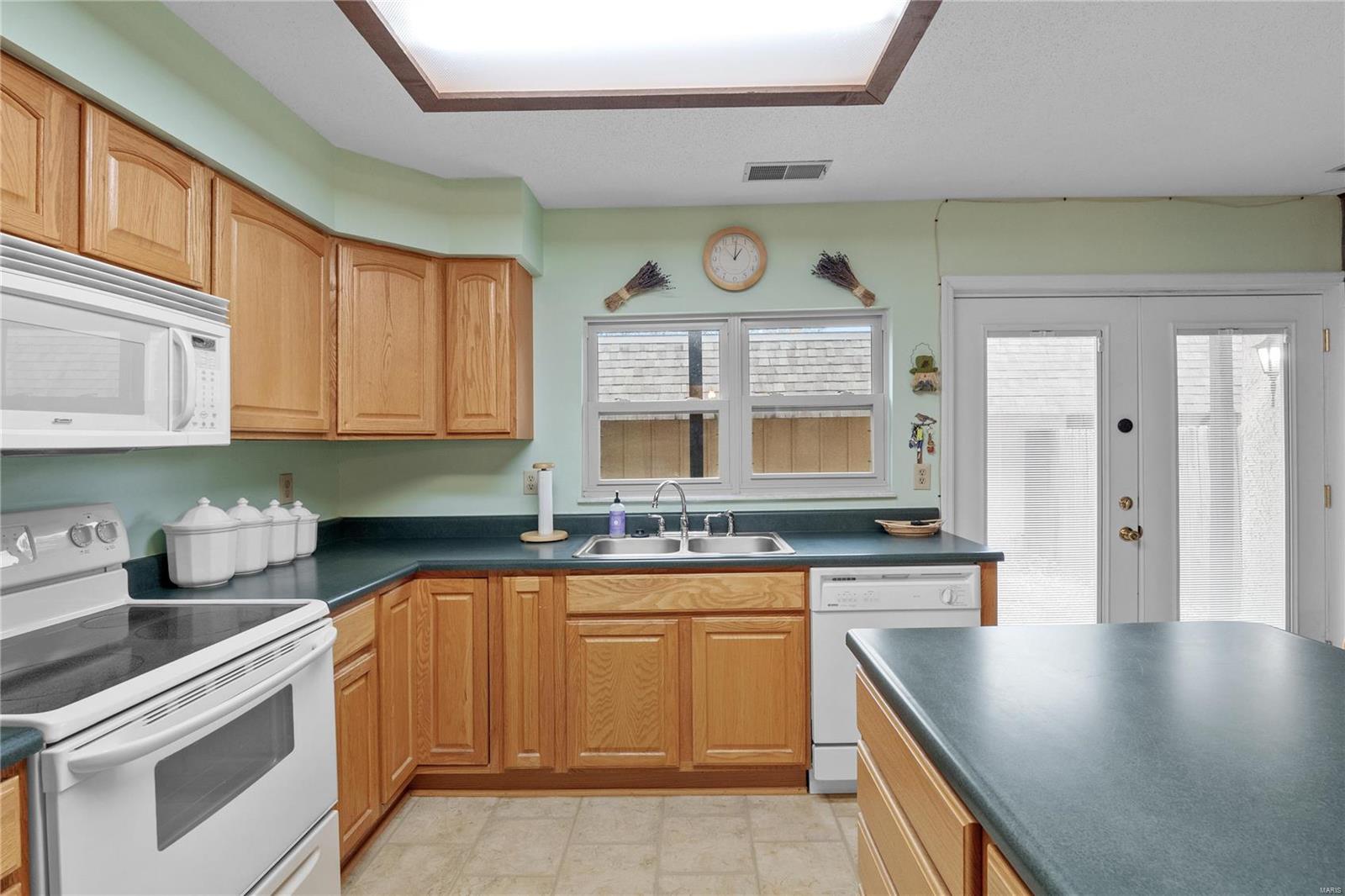 1337 Hampton Road St. Charles, MO 63303 - Photo 8 of 34