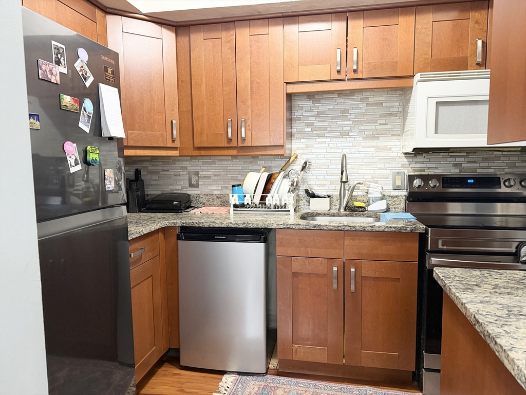 112 Lowell Street, Unit 3 Peabody, MA 01960 - Photo 8 of 23