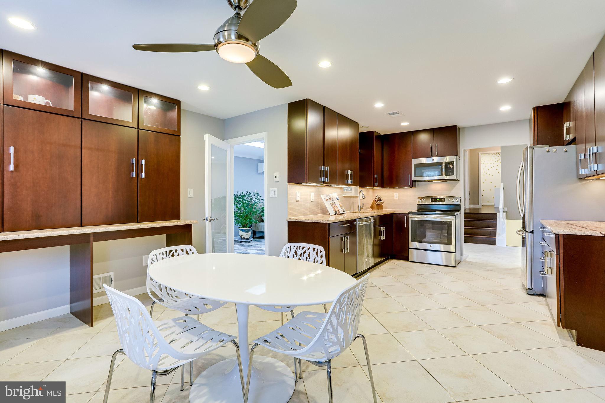 11306 Handlebar Road Reston, VA 20191 - Photo 17 of 82 Eat in kitchen area