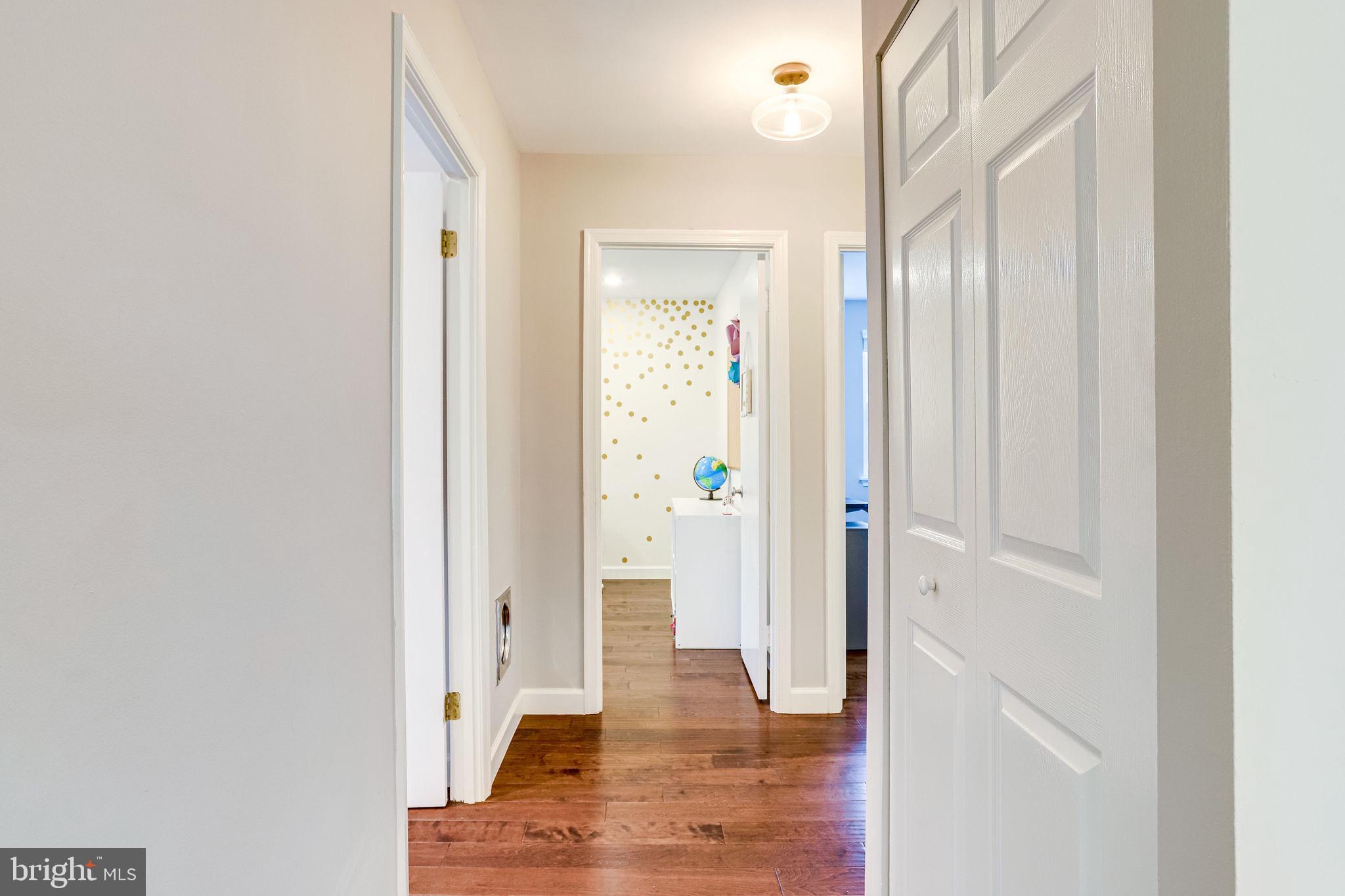 11306 Handlebar Road Reston, VA 20191 - Photo 32 of 82 Upper level hallway