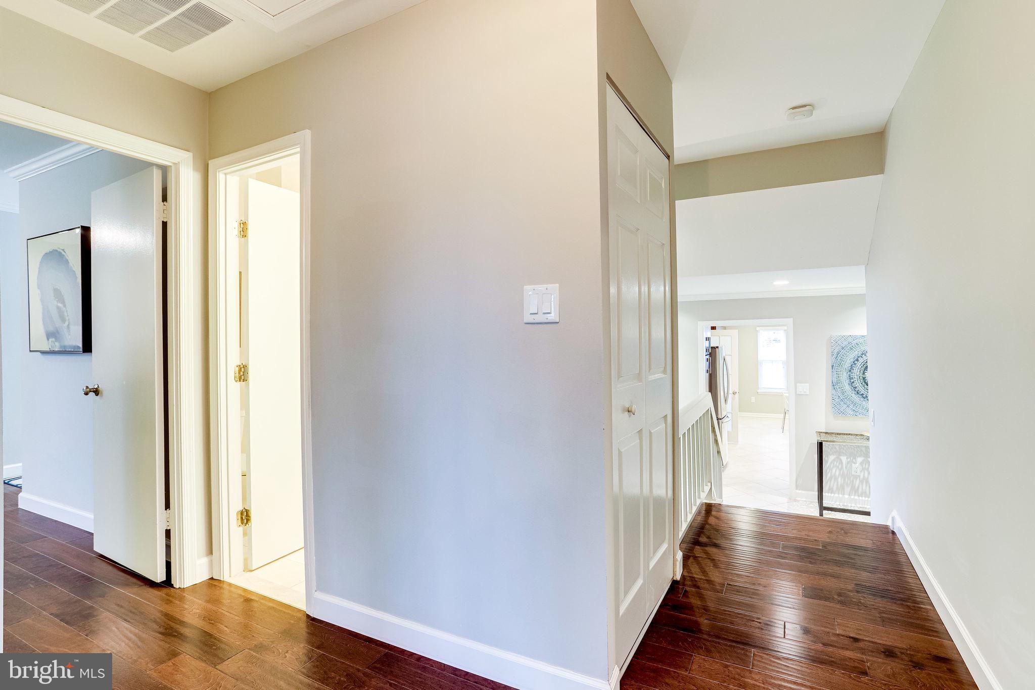 11306 Handlebar Road Reston, VA 20191 - Photo 33 of 82 Upper level hallway