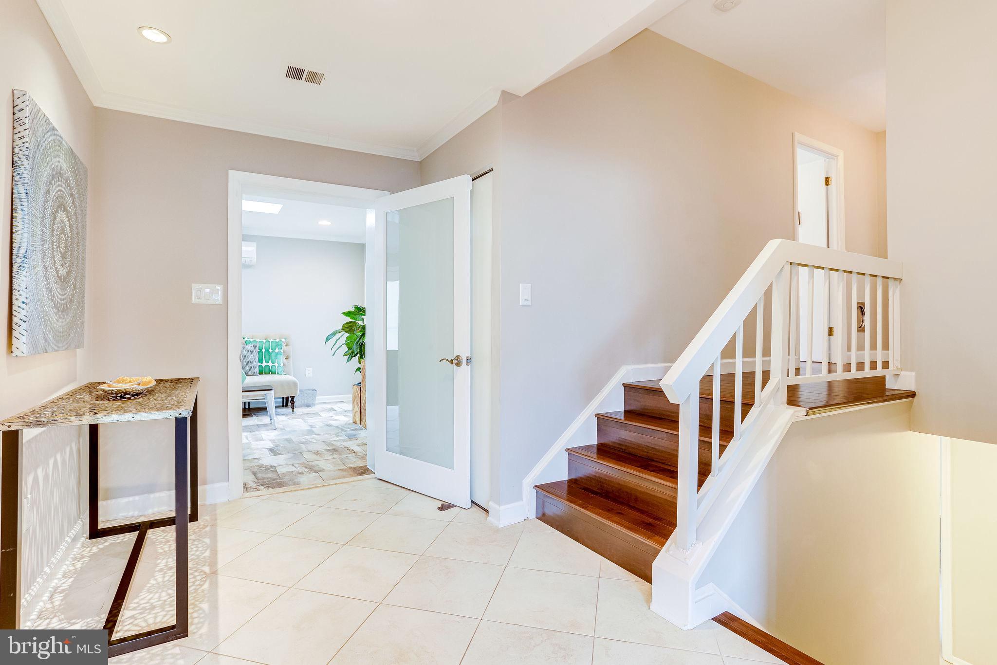 11306 Handlebar Road Reston, VA 20191 - Photo 6 of 82 Foyer