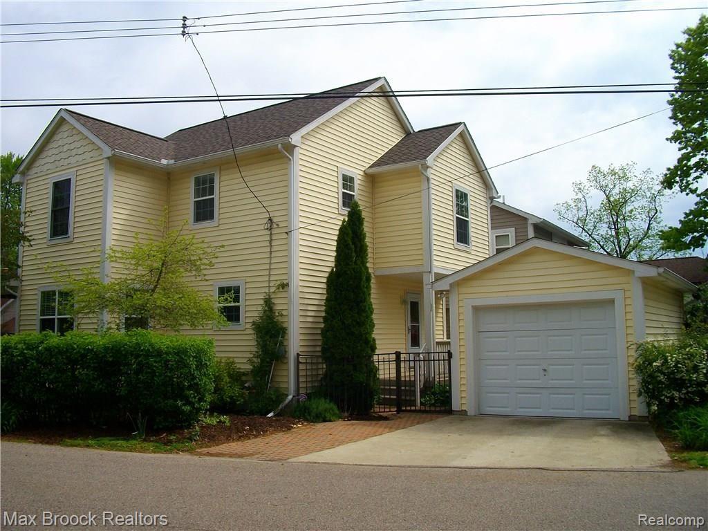 3075 Moss Street Keego Harbor, MI 48320 - Photo 2 of 2