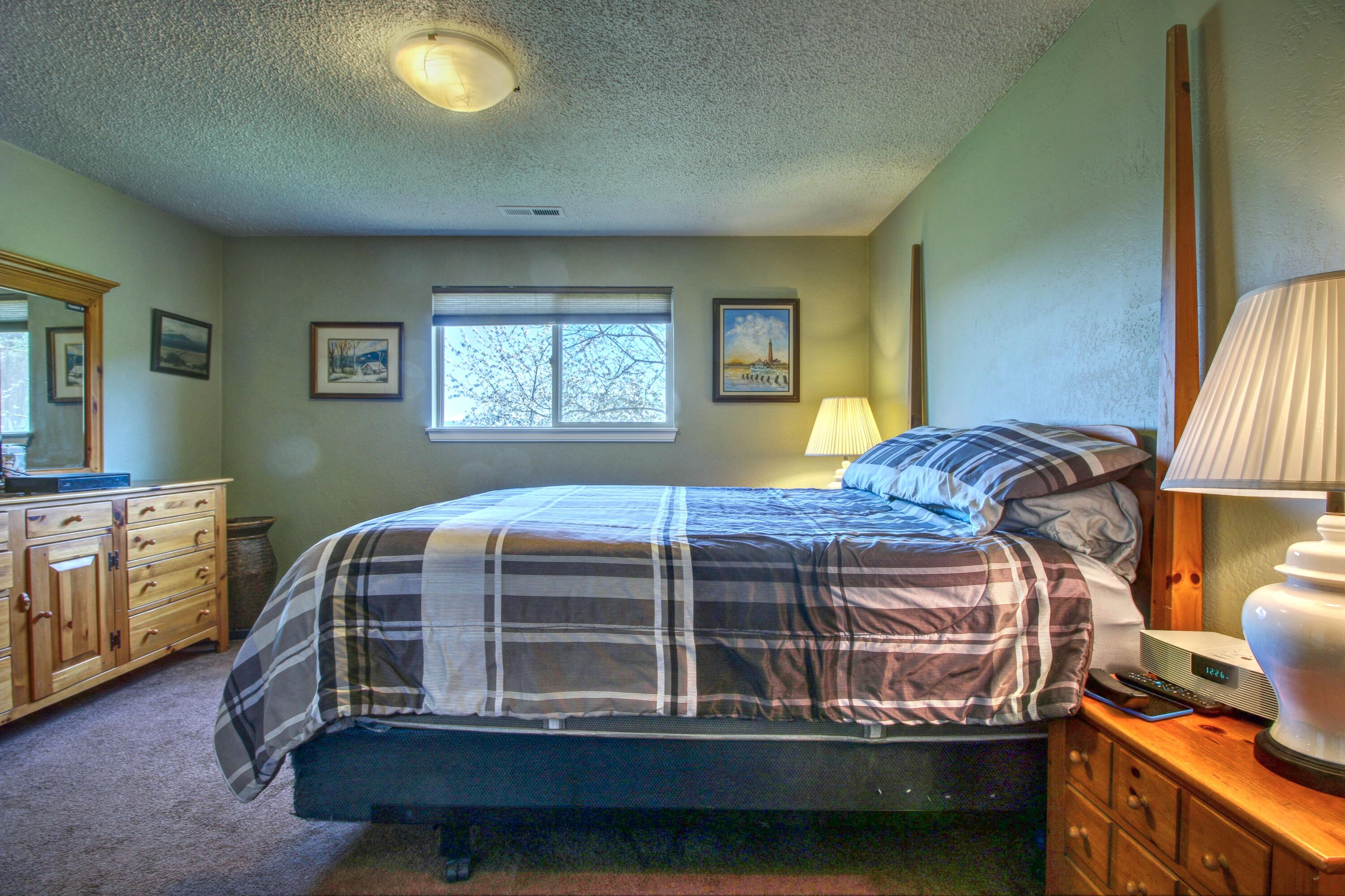 3055 Burrell Road Medford, OR 97501 - Photo 16 of 45 masterbed