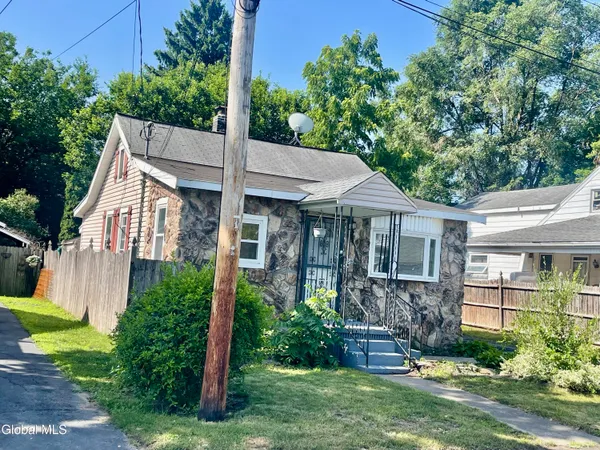 $254,900 | 60 Woodlawn Street, Rotterdam, NY 12306