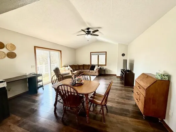 $239,900 | 475 East Csah 10, Vesta, MN 56292
