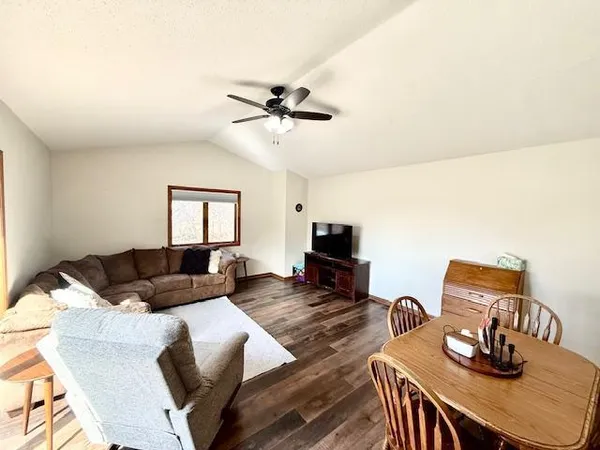 $239,900 | 475 East Csah 10, Vesta, MN 56292