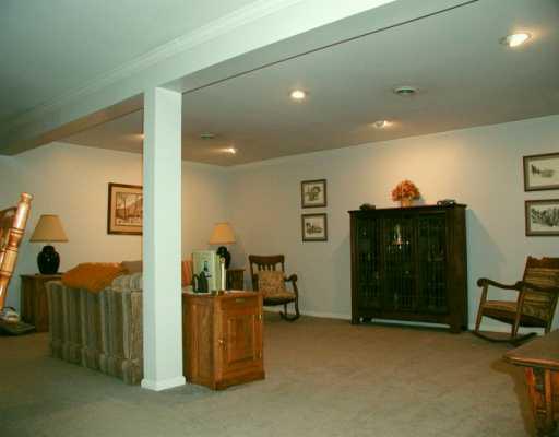 123 Woodridge Road Butler, PA 16001 - Photo 5 of 7 Gallery Image 5