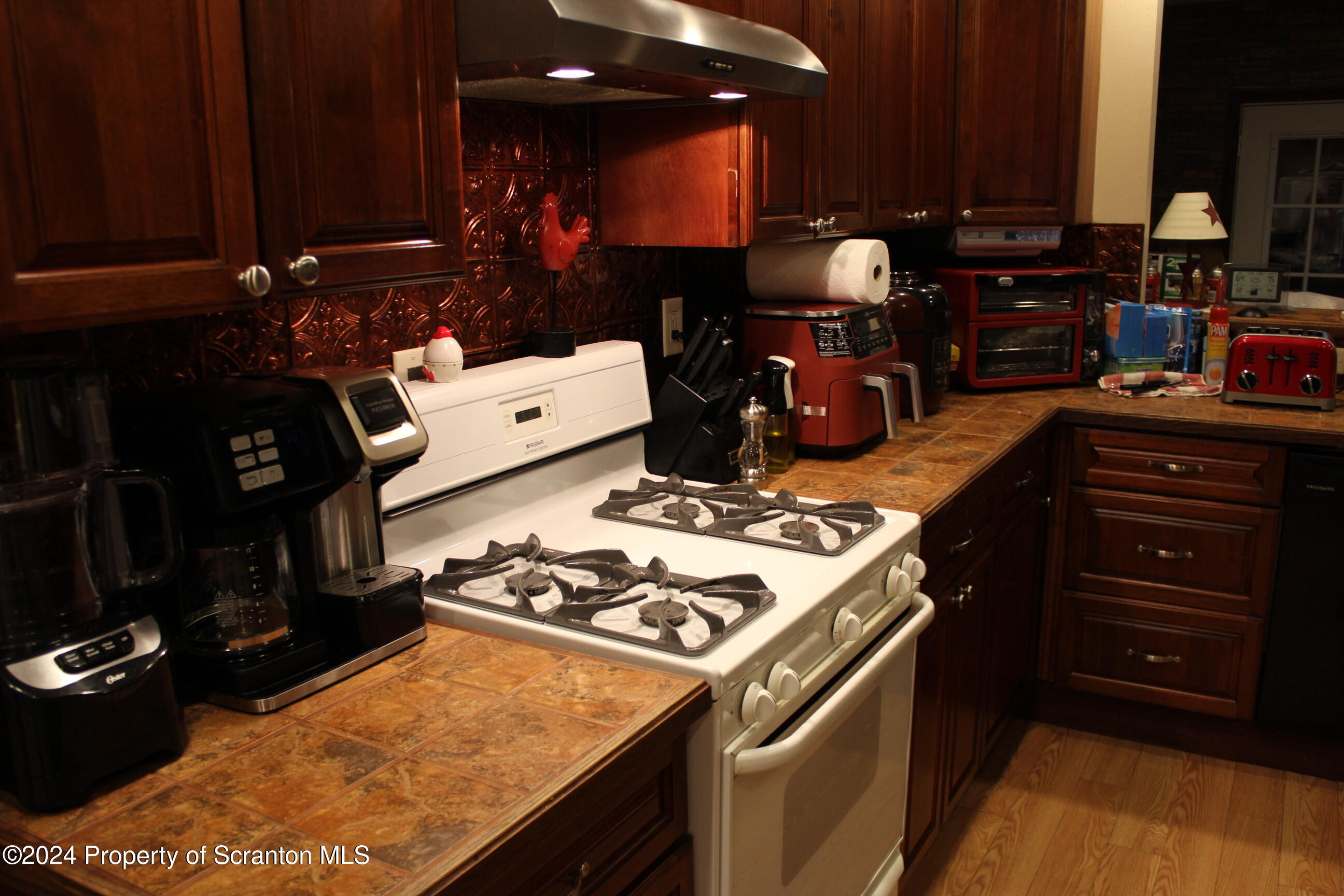 522 Packer Street Avoca, PA 18641 - Photo 6 of 37 Gallery Image 6