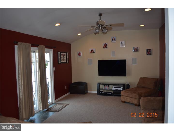 302 Colonial Road Edgewater Park, NJ 08010 - Photo 6 of 21 Gallery Image 6