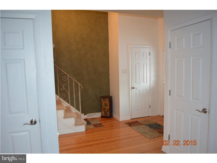302 Colonial Road Edgewater Park, NJ 08010 - Photo 7 of 21 Gallery Image 7