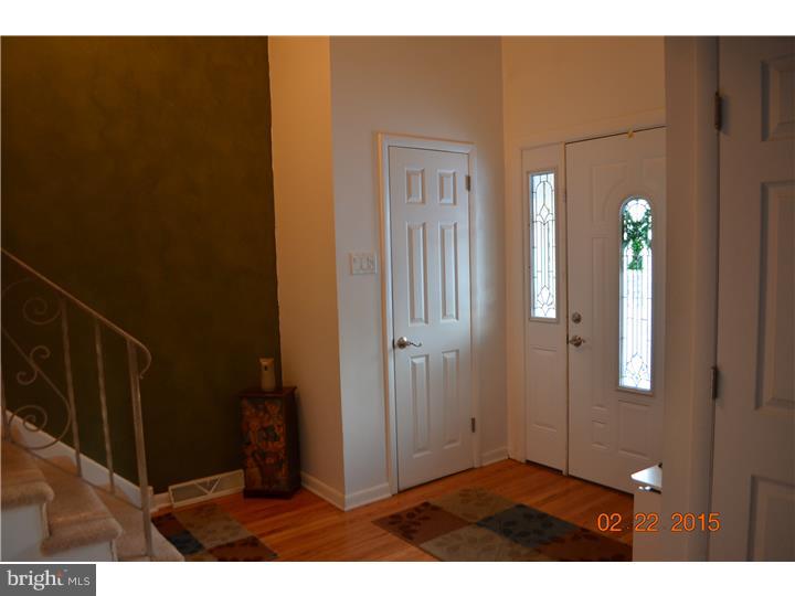 302 Colonial Road Edgewater Park, NJ 08010 - Photo 8 of 21 Gallery Image 8