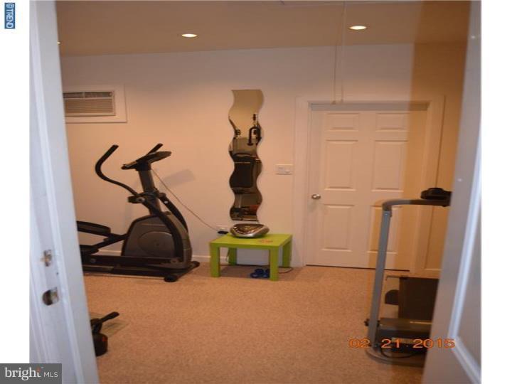 302 Colonial Road Edgewater Park, NJ 08010 - Photo 10 of 21 Gallery Image 10