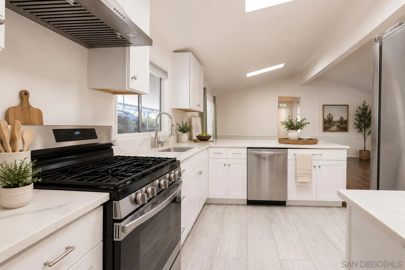 909 Richland Road, Unit SPC 128 San Marcos, CA 92069 - Photo 5 of 24 Virtual staging