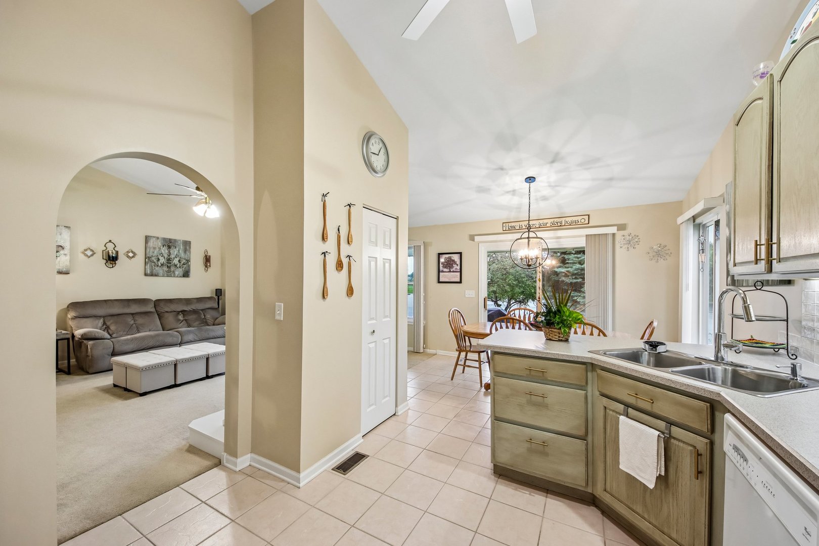 3415 Mustang Road Joliet, IL 60435 - Photo 18 of 45