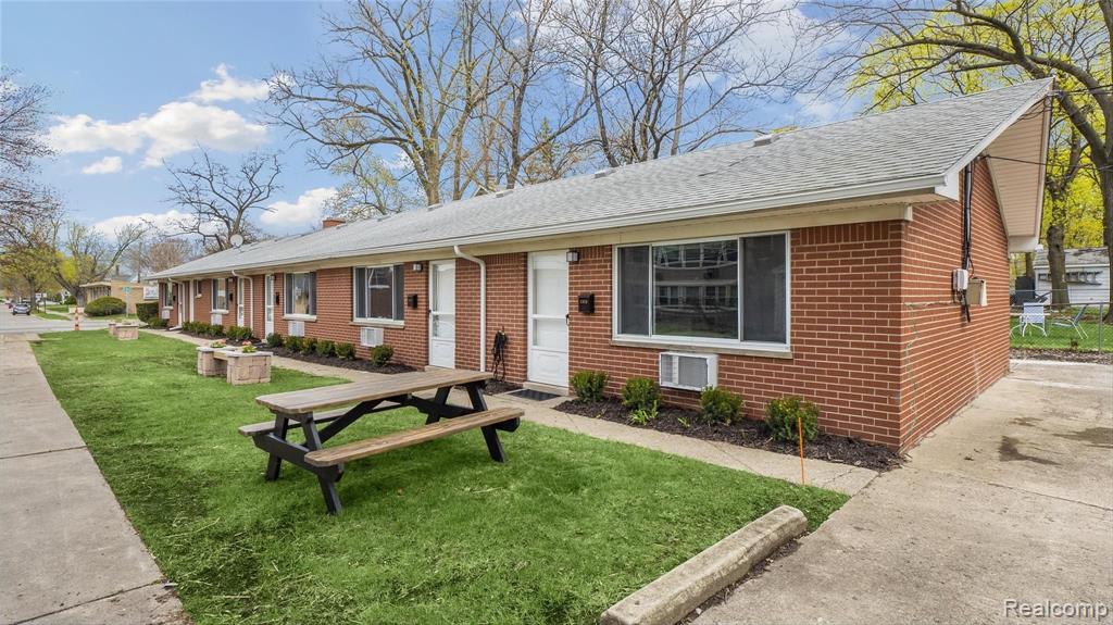 1619 West Nine Mile Road Ferndale, MI 48220 - Photo 1 of 8