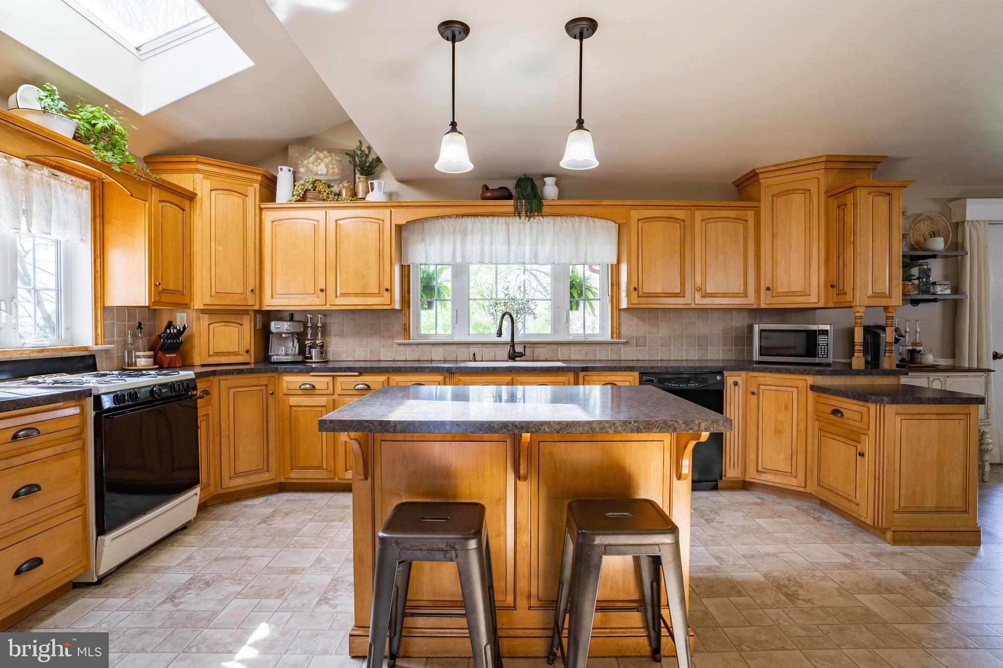 3847 Ridge Road Gordonville, PA 17529 - Photo 11 of 106 Gallery Image 11