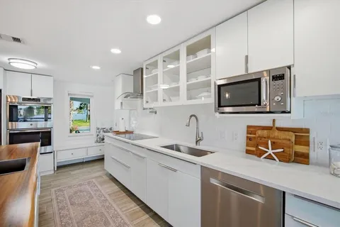 $2,175,000 | 617 Dundee Lane, Holmes Beach, FL 34217
