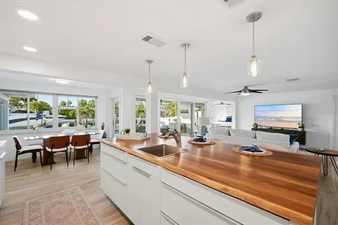 $2,175,000 | 617 Dundee Lane, Holmes Beach, FL 34217