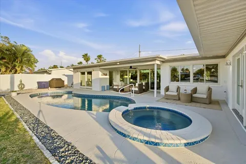 $2,175,000 | 617 Dundee Lane, Holmes Beach, FL 34217