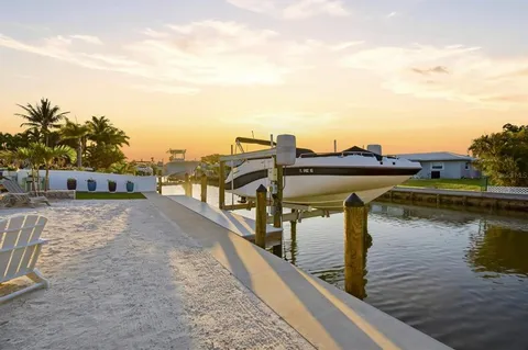 $2,175,000 | 617 Dundee Lane, Holmes Beach, FL 34217