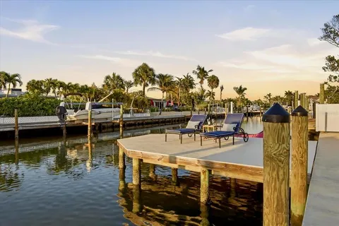 $2,175,000 | 617 Dundee Lane, Holmes Beach, FL 34217