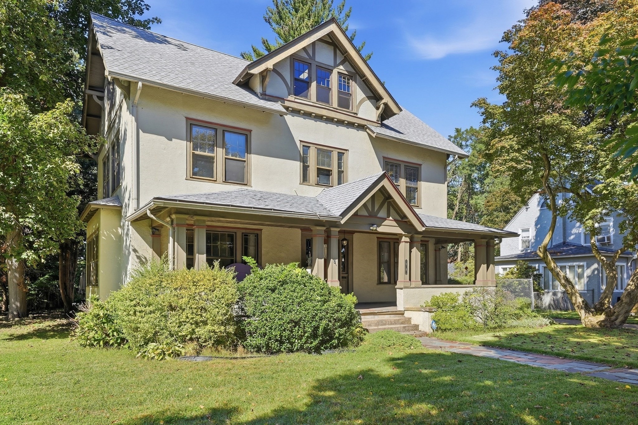 98 Bellevue Avenue Springfield, MA 01108 - Photo 3 of 33 Gallery Image 3