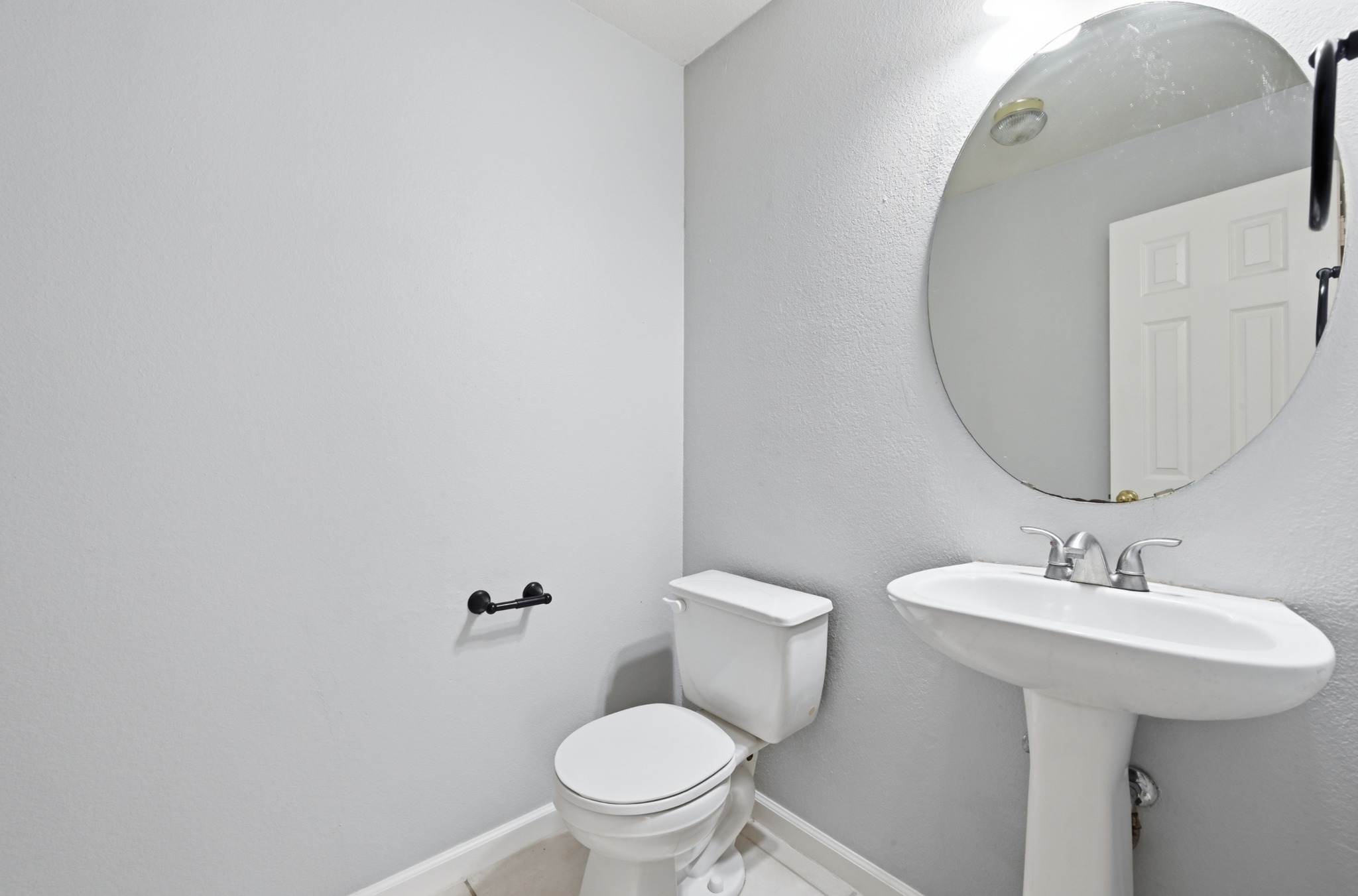 2700 Cradlerock Terrace Austin, TX 78748 - Photo 17 of 29 a bathroom with a sink toilet and mirror