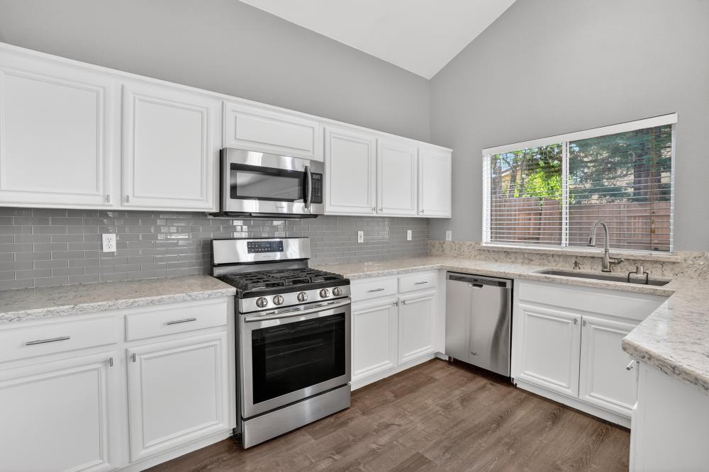 4004 Spindrifter Lane Elk Grove, CA 95758 - Photo 11 of 36