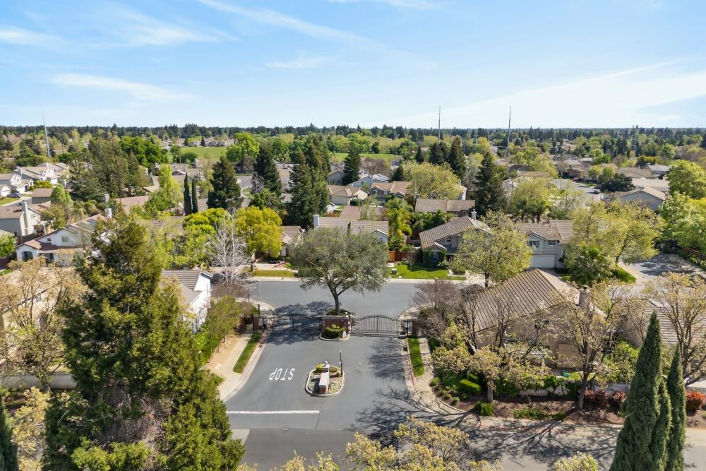 4004 Spindrifter Lane Elk Grove, CA 95758 - Photo 33 of 36