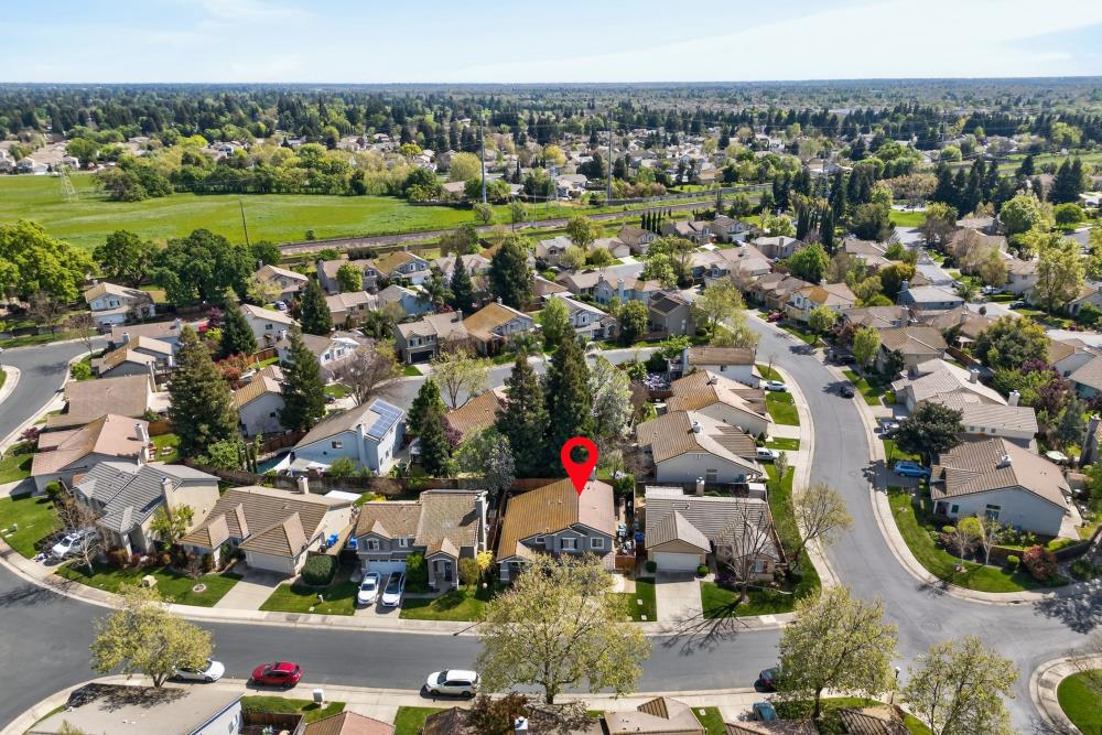 4004 Spindrifter Lane Elk Grove, CA 95758 - Photo 34 of 36