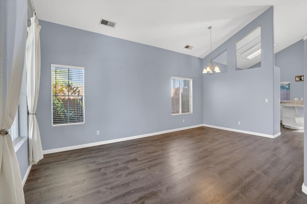 4004 Spindrifter Lane Elk Grove, CA 95758 - Photo 5 of 36