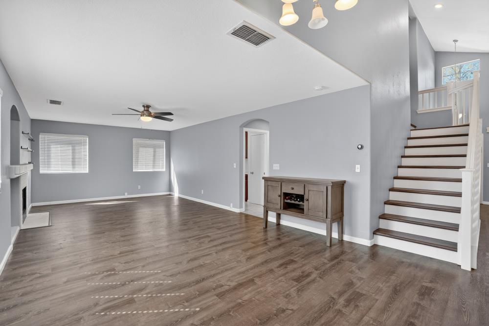 4004 Spindrifter Lane Elk Grove, CA 95758 - Photo 6 of 36