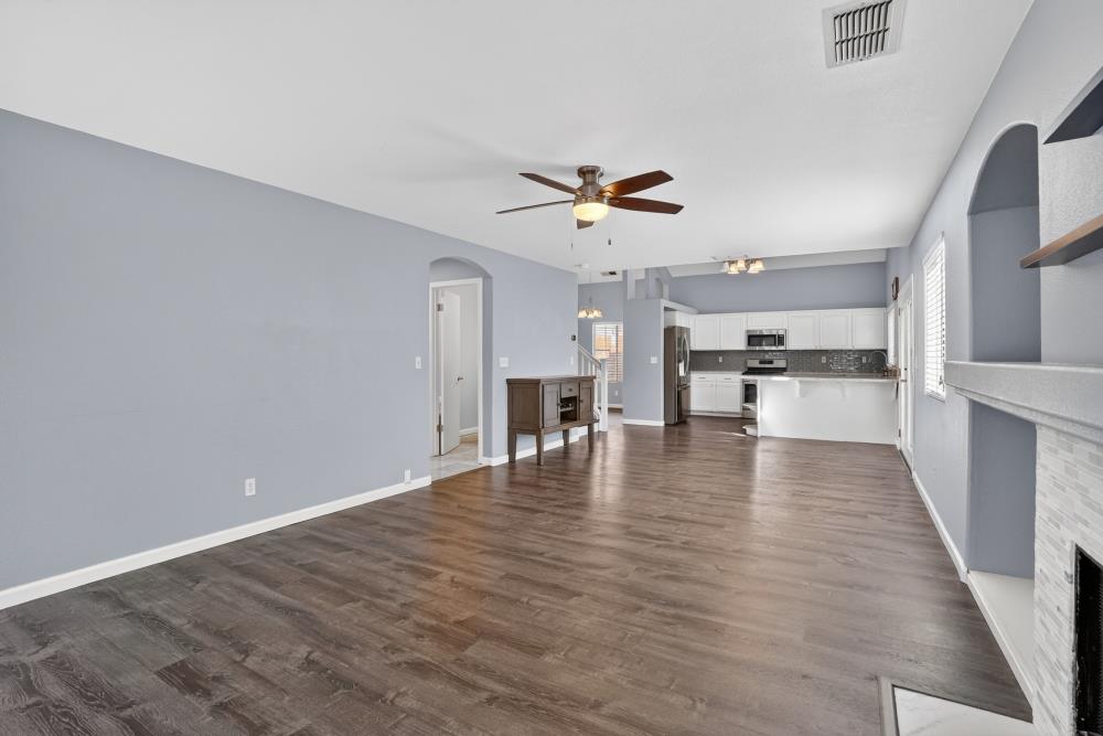 4004 Spindrifter Lane Elk Grove, CA 95758 - Photo 7 of 36