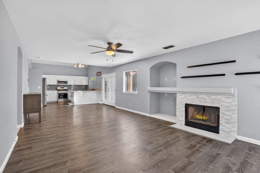 4004 Spindrifter Lane Elk Grove, CA 95758 - Photo 8 of 36