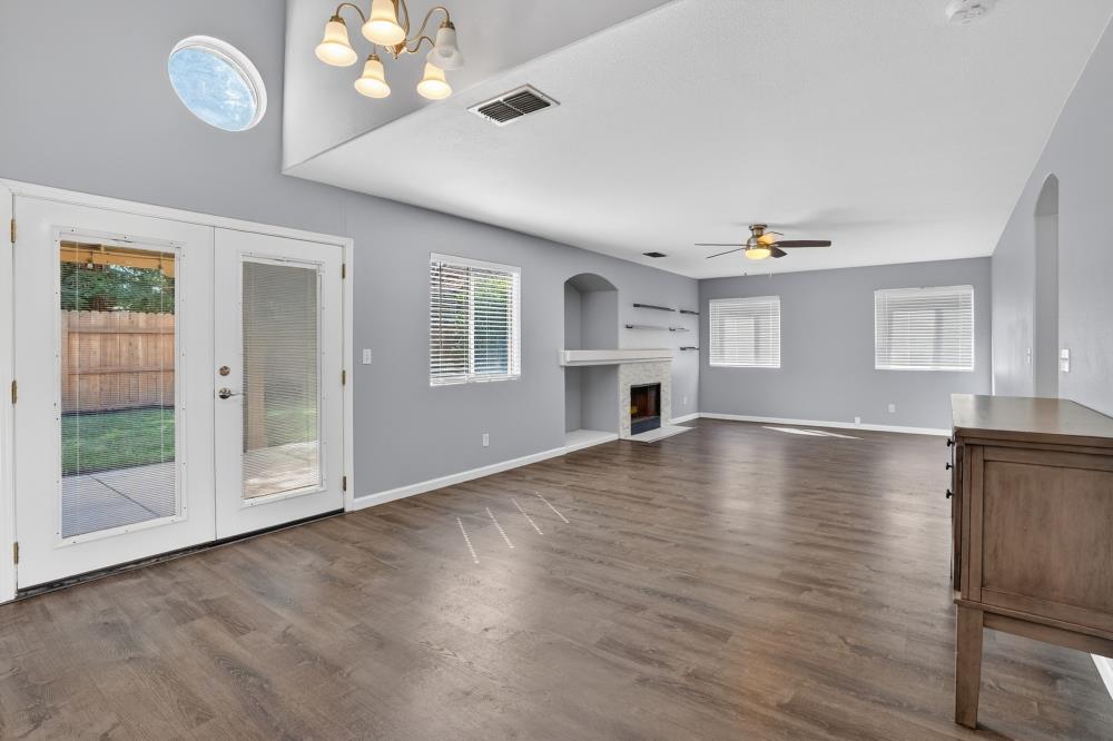 4004 Spindrifter Lane Elk Grove, CA 95758 - Photo 9 of 36