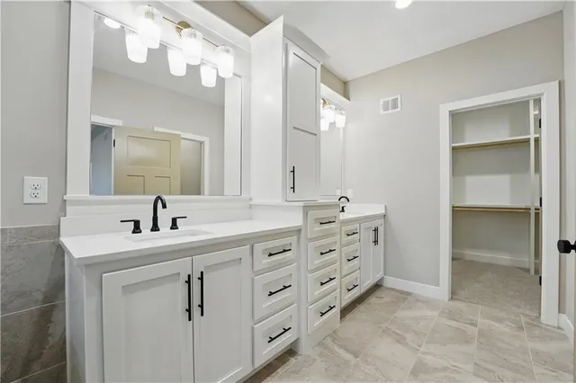 $775,000 | 361 Northwest Patch Court, Lee's Summit, MO 64081