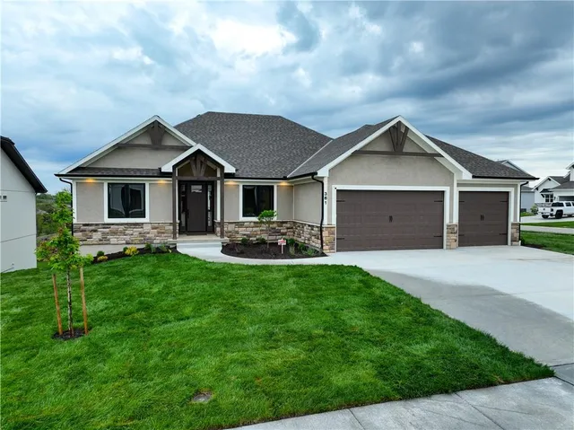 $775,000 | 361 Northwest Patch Court, Lee's Summit, MO 64081