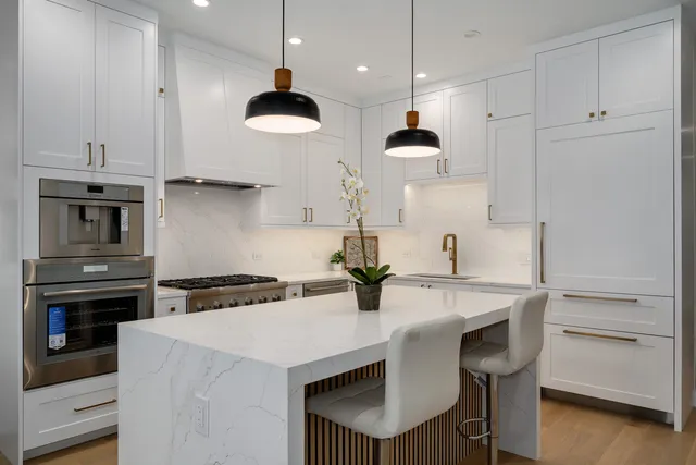 $824,900 | 867 North Marshfield Avenue, Unit 2, Chicago, IL 60622