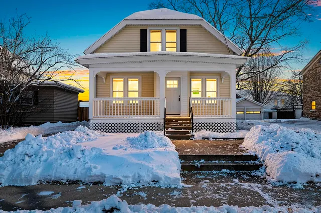 $269,900 | 1013 South 22nd Street, Manitowoc, WI 54220