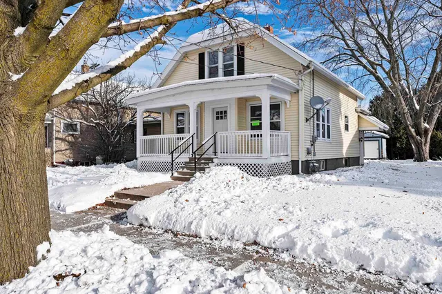 $269,900 | 1013 South 22nd Street, Manitowoc, WI 54220